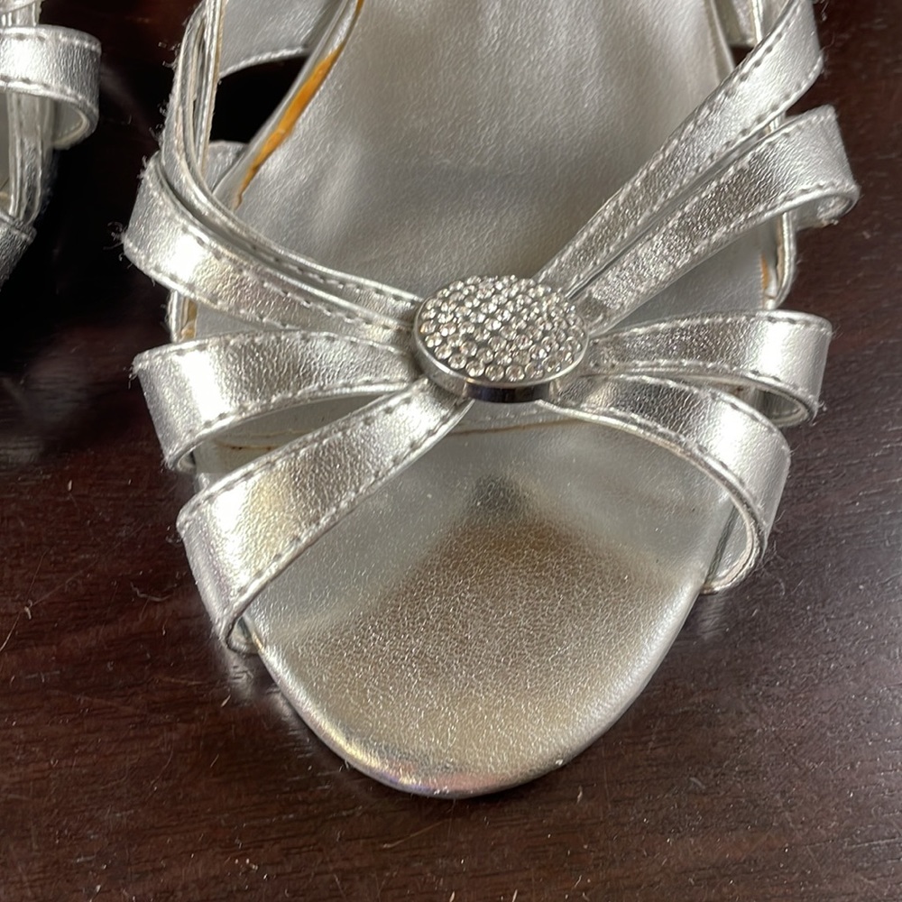 Vintage Touch Ups by Benjamin Walk silver strappy heel - Picture 5 of 6